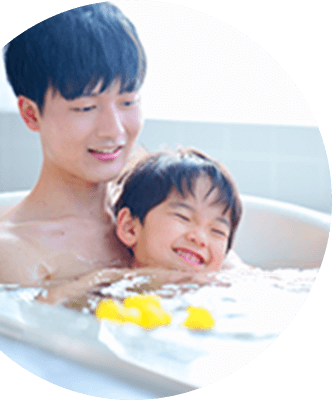 お父さんと幼児の男の子