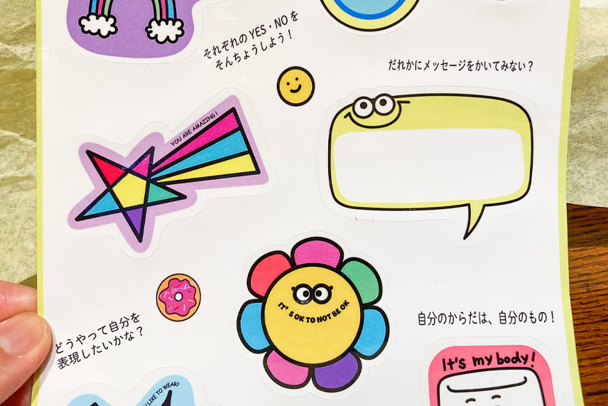 カラフルでポップ！オリジナルキャラクターのステッカー